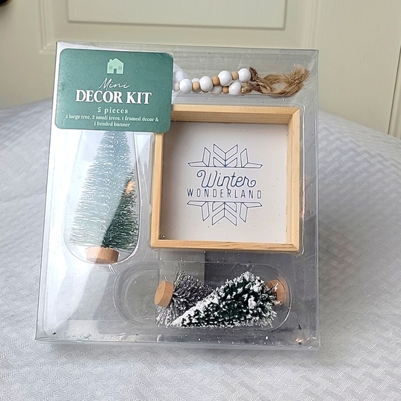 Mini Christmas Winter Wonderland Decor kit 5pcs - Picture 2 of 6